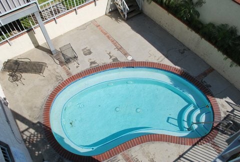 Building Photo - Roomy Signal Hill condo in Hillside Pines ...