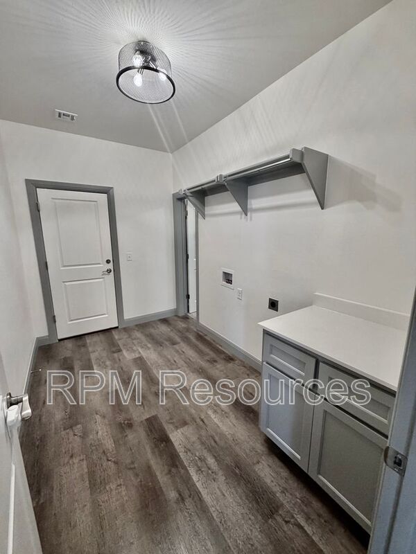 Building Photo - 3613 Shutter Ridge Dr