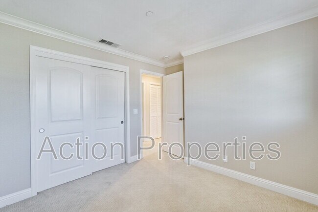 Building Photo - 241 Granada Park Cir
