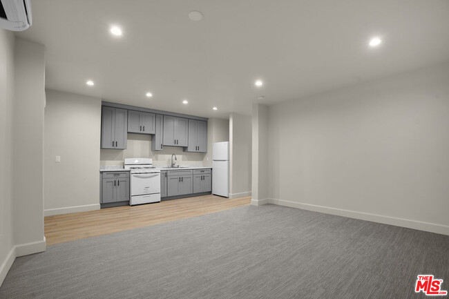 Building Photo - 373 Loftyhill Dr