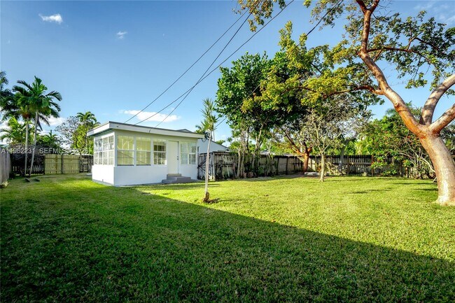 Building Photo - 1621 S 16th Ave