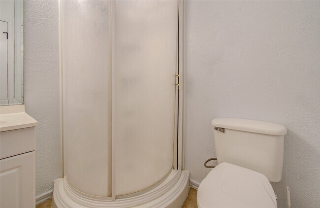 Building Photo - 5319 Bell St