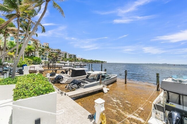 Building Photo - 1600 S Bayshore Ln