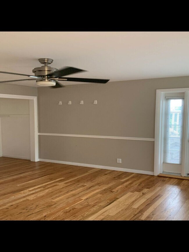 Building Photo - 550 E 250 N