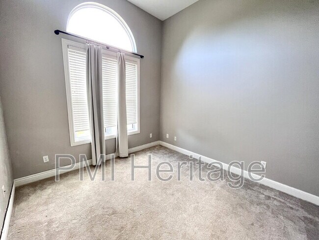 Building Photo - 4416 W Arlington Dr