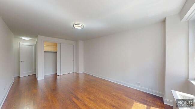 Building Photo - 145 E 16th St