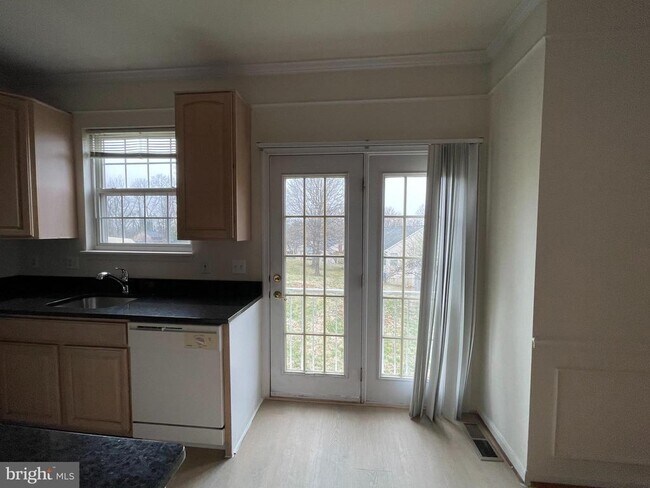 Building Photo - 3208 Stanford St