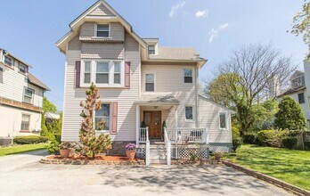 Building Photo - 453 Lancaster Ave