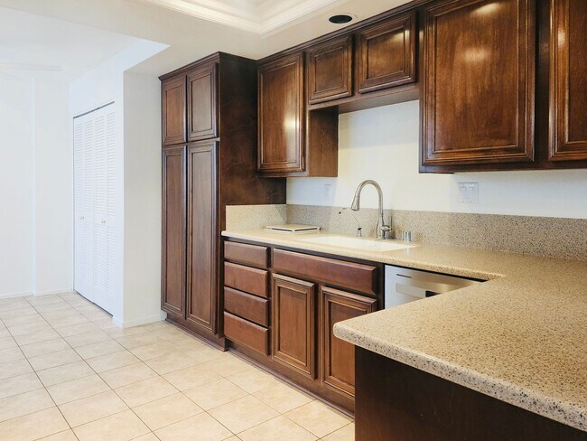 Building Photo - 2275 Hawthorne Pl