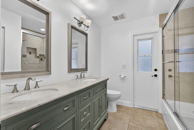 Building Photo - 1776 The 12th Fairway