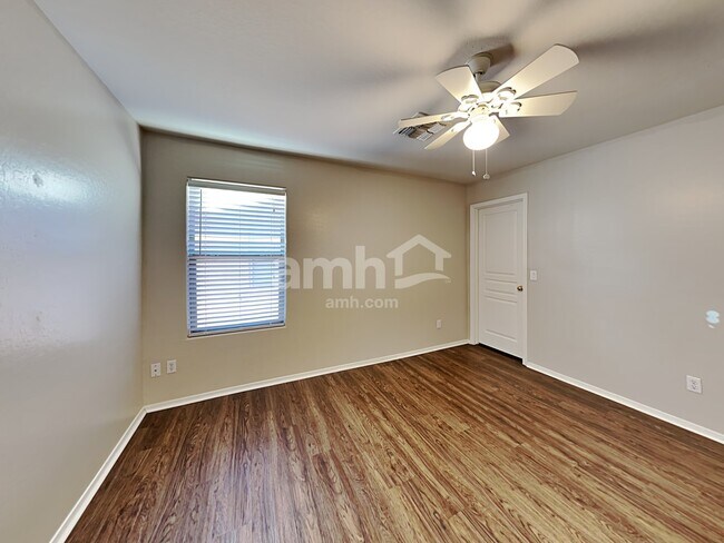 Building Photo - 6911 W Irwin Ave