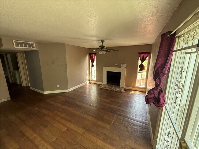 Building Photo - 10501 South Dr