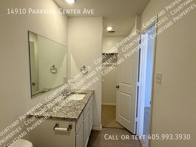 Building Photo - 14910 Parkway Center Ave