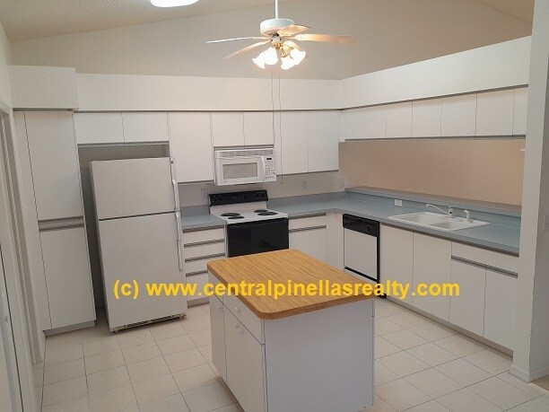 Building Photo - 3012 Brookfield Ln