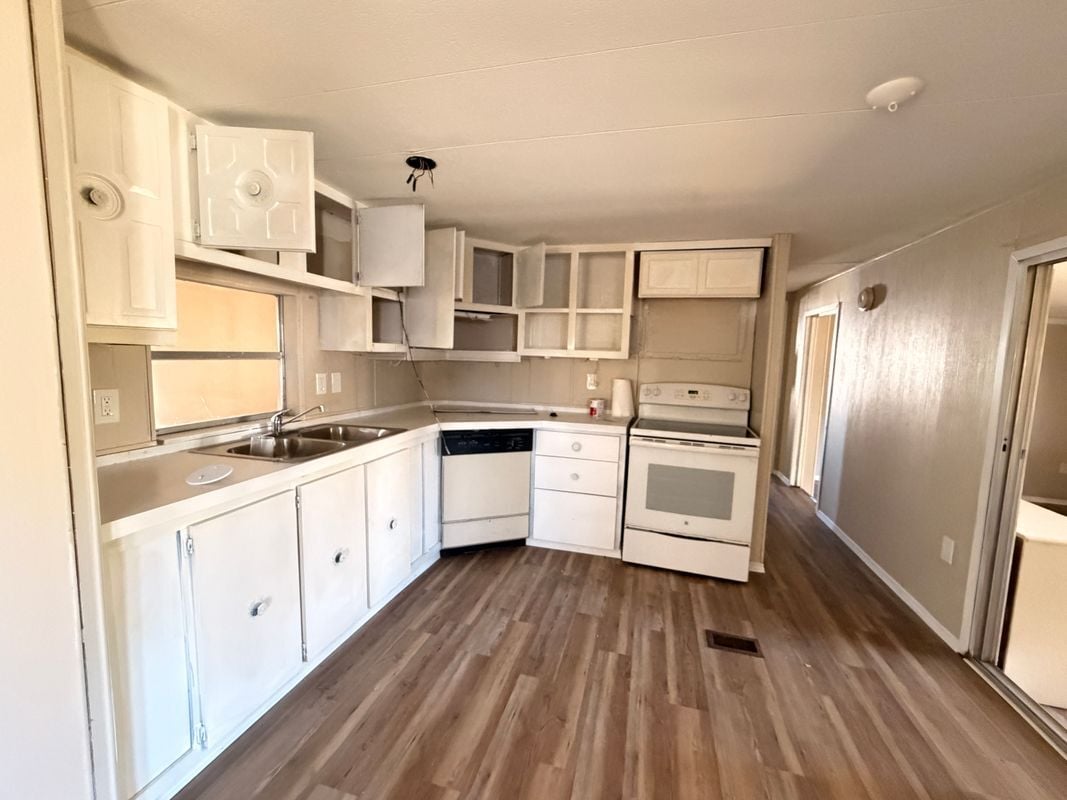 Building Photo - 2313 SE 30th St