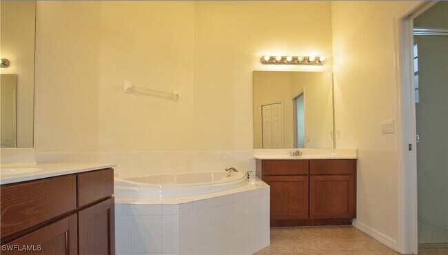 Building Photo - 3555 Poinsettia Ave