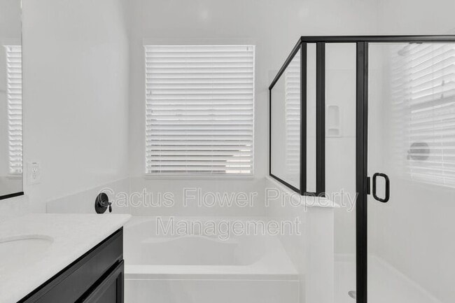 Building Photo - 45 N Iss Dr