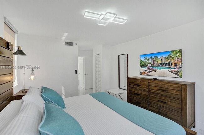 Building Photo - 19601 E Country Club Dr