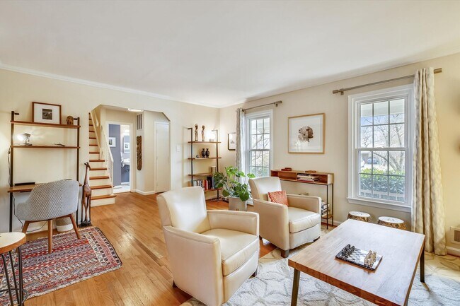 Building Photo - Fabulous 5BR 2.5BA Located in Close in Roc...