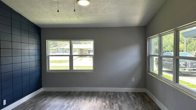 Building Photo - 1637 Normandy Way