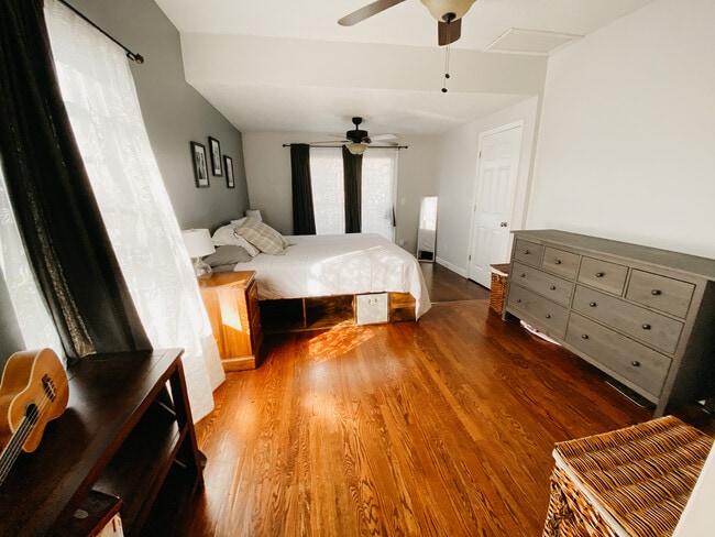 Building Photo - 805 Mountain Creek Rd