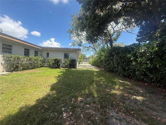 Building Photo - 9040 SW 156th St