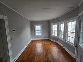 Building Photo - 221 Scottwood Ave