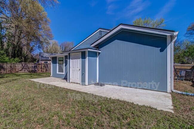 Building Photo - 1047 Grant Way SE