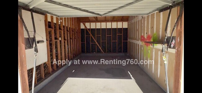 Building Photo - Spacious 2 Bed 1 Bath Home With Indoor Laundry Room