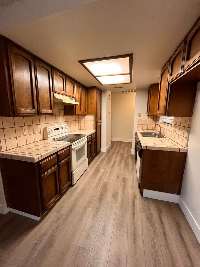 Building Photo - 1524 Swarthmore Dr