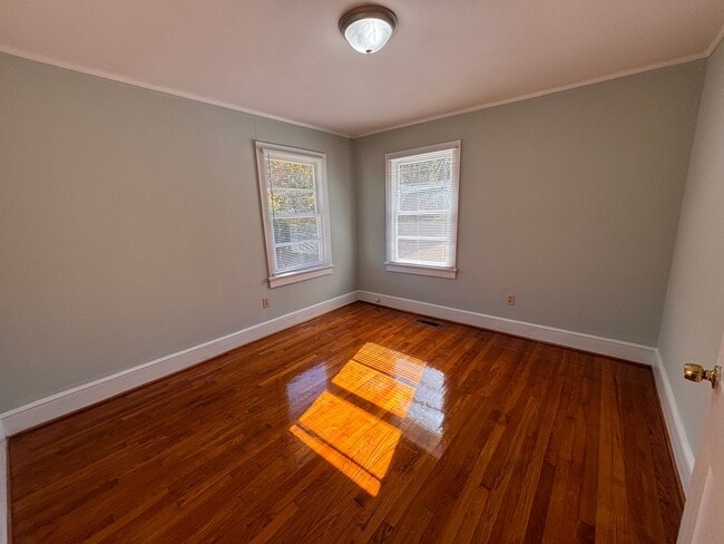 Building Photo - 2 Bedrooms- 1 Bathroom- House in Rome!