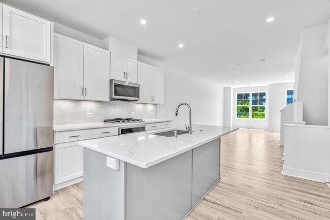 Building Photo - 11236 Bunsen St