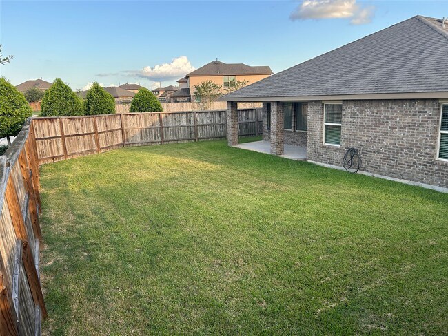 Building Photo - 1402 Central Heights Dr