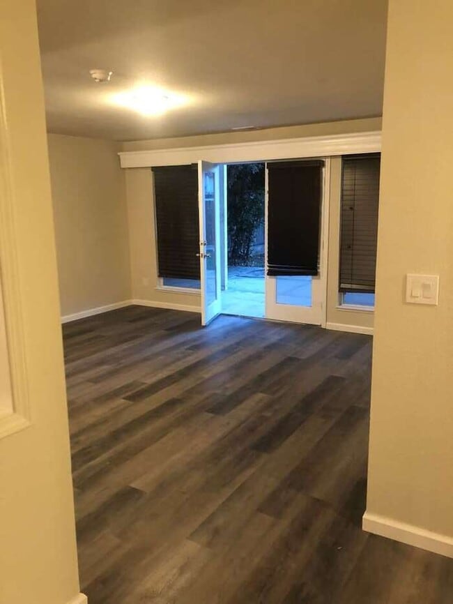 Building Photo - Tracy Gorgeous Renovated 4 Bedroom 2.5 Bat...