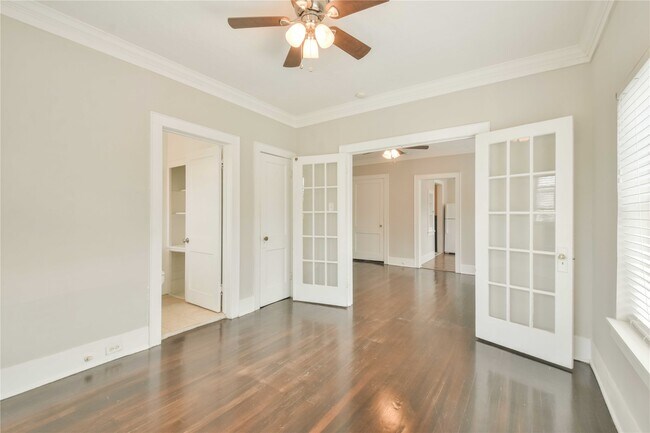 Building Photo - 903 Oakhurst St