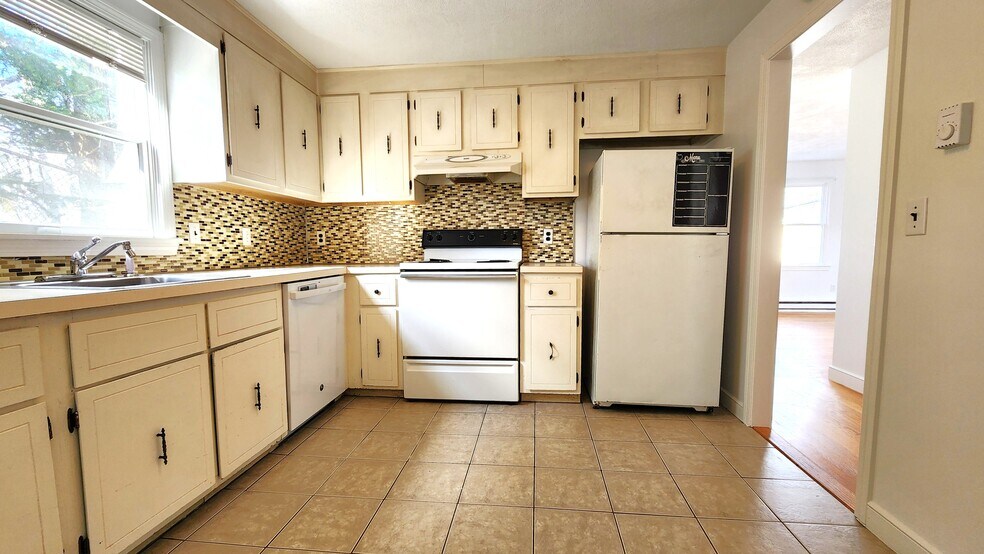 Building Photo - 98 Sylvia St