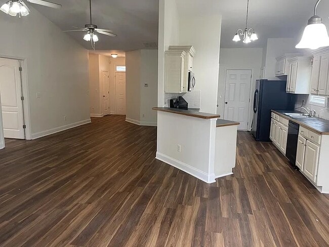 Building Photo - 263 Fern Walk