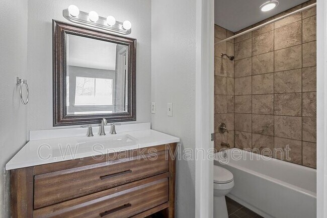 Building Photo - 1020 Mountview Dr