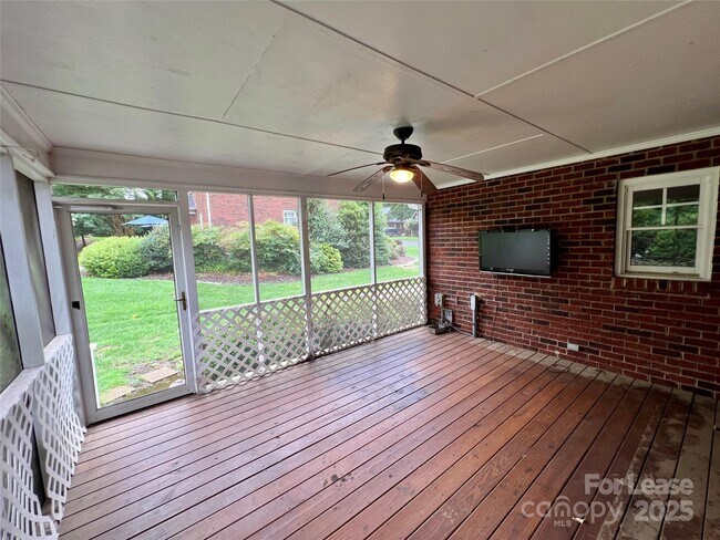 Building Photo - 4432 Shannamara Dr