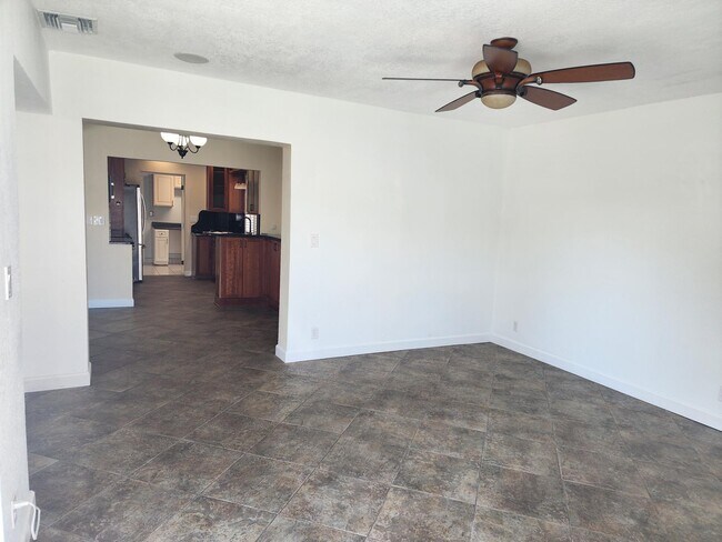 Building Photo - 191 SE 9th Ct