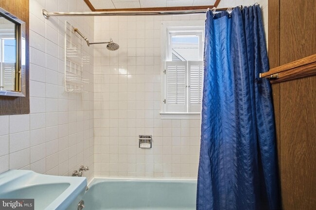 Building Photo - 3413 Yardley Dr