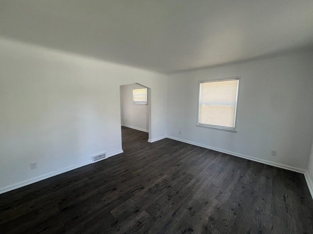 Building Photo - 22144 Moross Rd