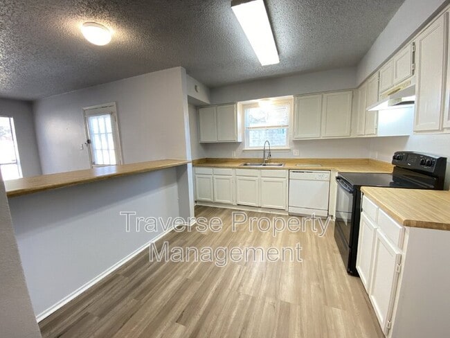 Building Photo - 2618 Isbella Dr