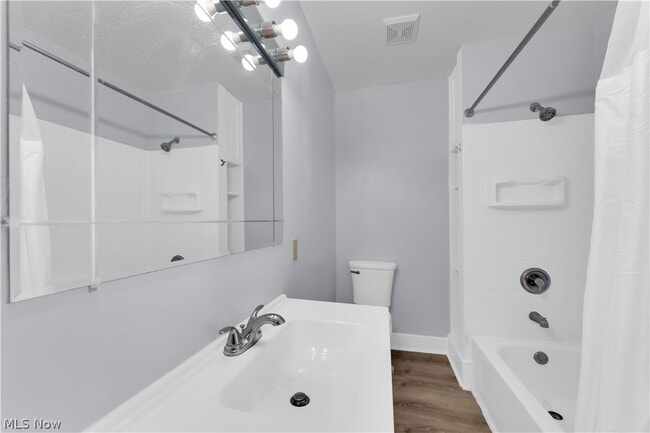 Building Photo - 1026 W Fourth St