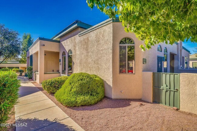 Building Photo - 2421 W Via Di Silvio