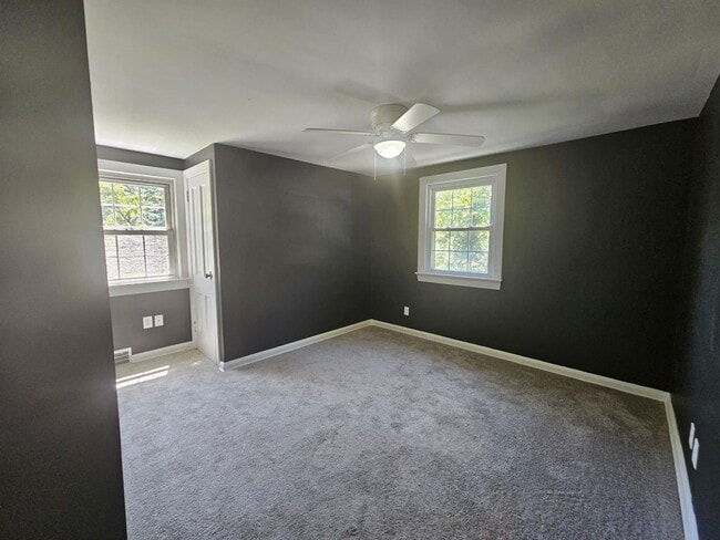 Building Photo - Spacious 5-Bedroom 2.5 Bath Home