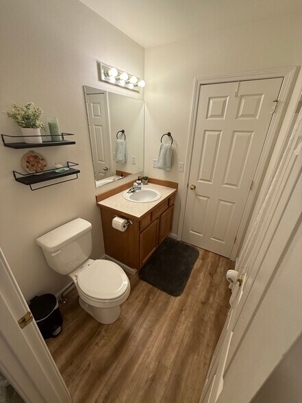 Building Photo - 583 Ocean Point Dr