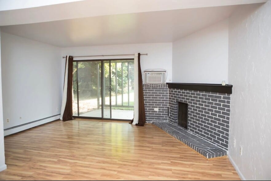 Building Photo - 801 E Drake Rd