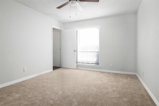 Building Photo - 4637 Country Creek Dr