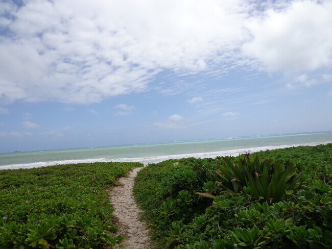 Building Photo - 420 N Kalaheo Ave